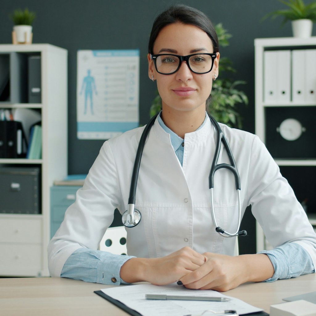 contabilidade-clinicas-medicas-salvador Médica em consultório de clínica em Salvador