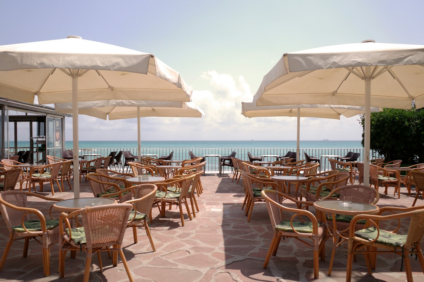 Restaurante de praia na Linha Verde, litoral norte da Bahia Restaurante de praia na Linha Verde, litoral norte da Bahia