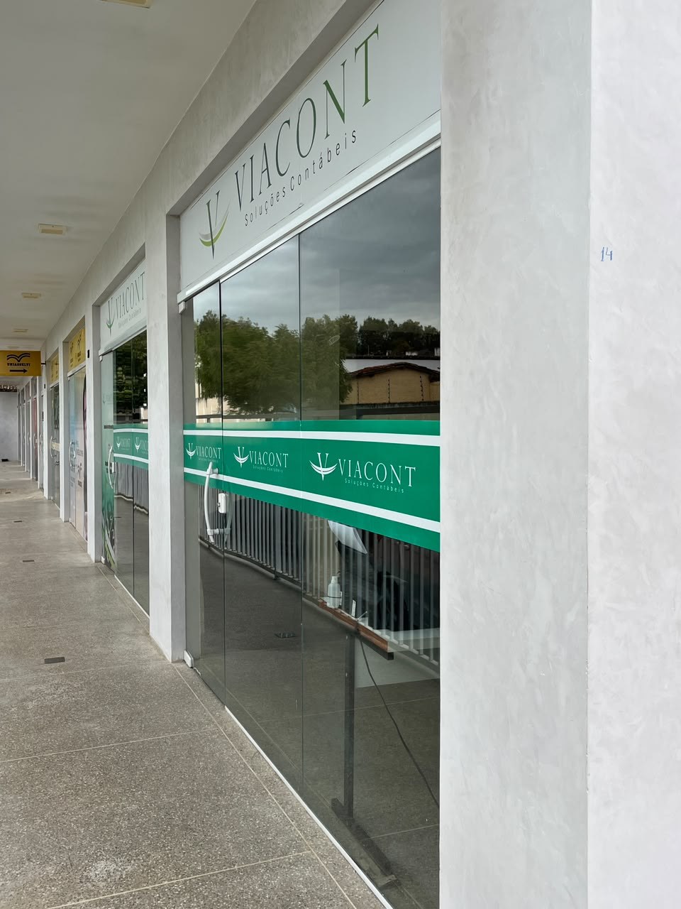 Fachada da Viacont Soluções Contábeis no Open Mall Villa Elza, São Gonçalo dos Campos