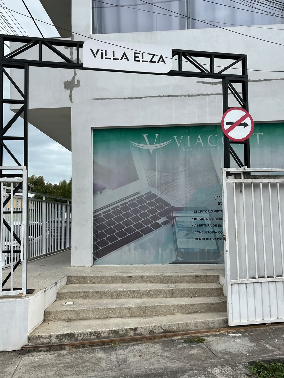 Entrada do Open Mall Villa Elza, onde fica a Viacont Soluções Contábeis em São Gonçalo dos Campos